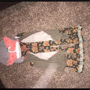 Hooded sleeveless cardigan w/ matching pants